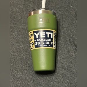 Yeti 26 oz cup with straw in highlands olive